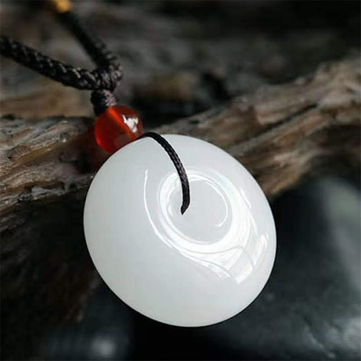Colgante redondo de collar de bendición con hebilla de paz de jade blanco hetiano