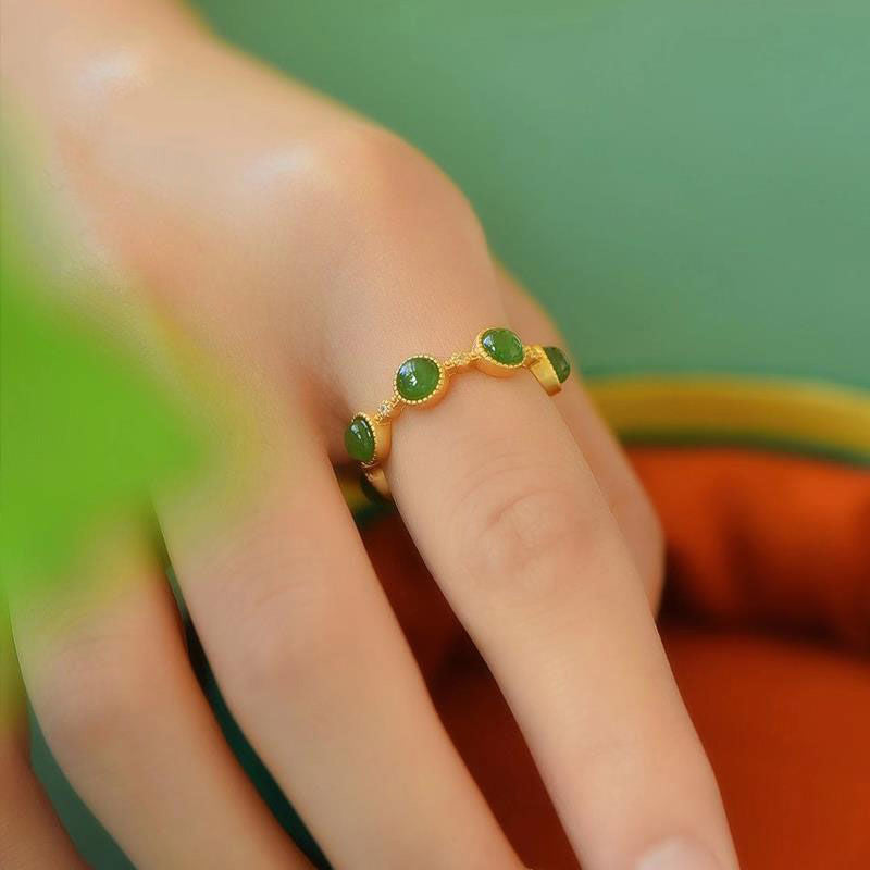 Anillo ajustable calmante curativo de jade cian con Buddha Stones