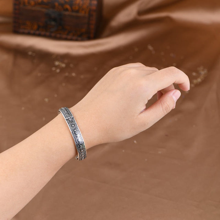 Pulsera de plata de ley 925 con Buddha Stones Om Mani Padme Hum doble Dorje grabado sabiduría
