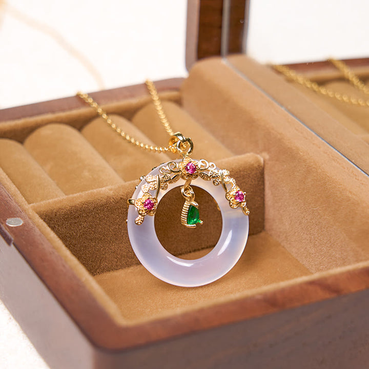 Colgante de collar de fuerza con diseño de hebilla de paz de Calcedonia verde con Buddha Stones