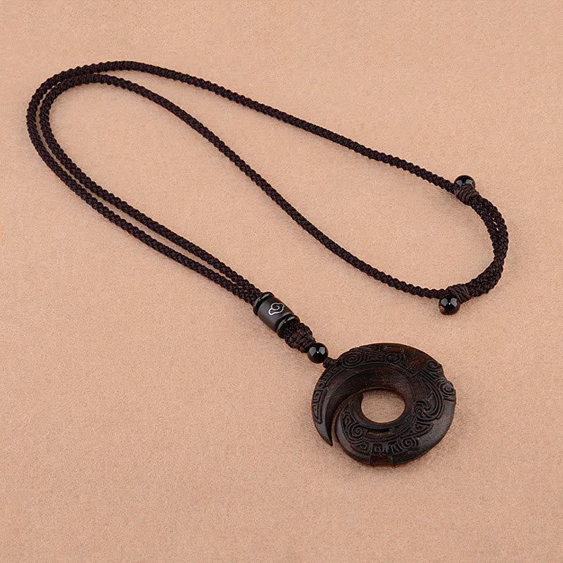 Buddha Stones, hoja pequeña, sándalo rojo, madera de ébano, la suerte mejora el diseño, colgante de collar de protección