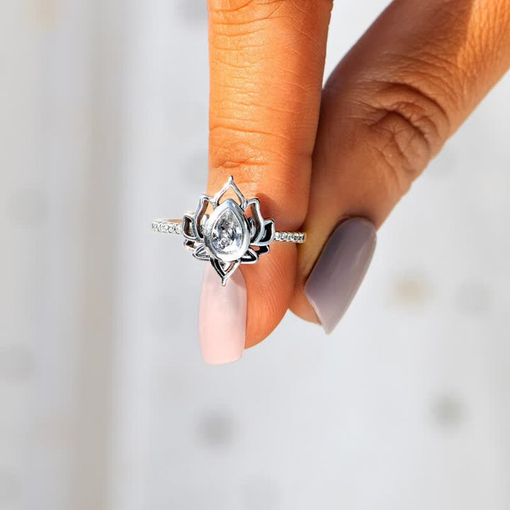 Anillo de protección de bendición de circonita de loto de plata de ley con Buddha Stones