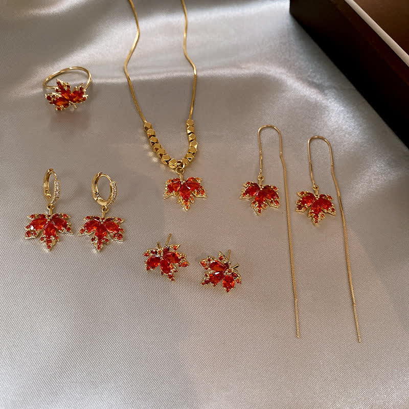 Pendientes de anillo con colgante de collar de suerte con circonitas de hoja de arce de Buddha Stones