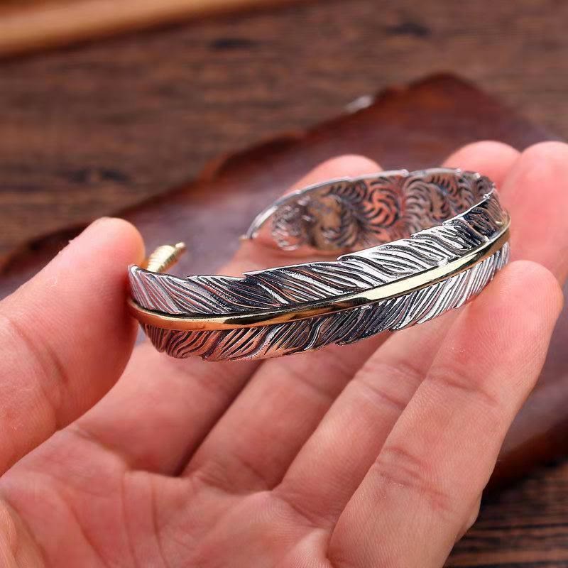 Brazalete con diseño de plumas y Buddha Stones, pulsera tallada de la suerte y la riqueza