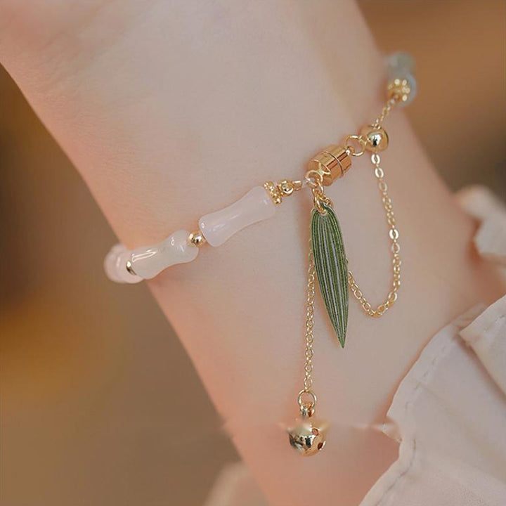 Pulsera de protección de la suerte con hojas de bambú de jade blanco hetiano chapado en oro de 14 Buddha Stones