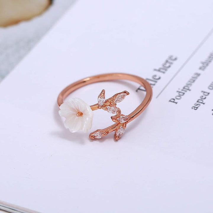 Anillo de la suerte de cobre con diseño de hojas de flor de ciruelo y Buddha Stones