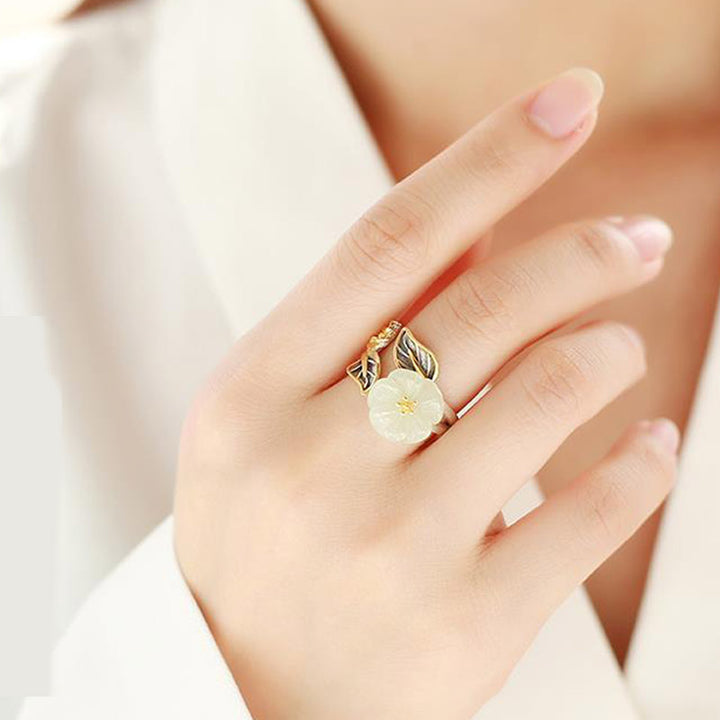 Anillo de la suerte de la hoja de la flor del ciruelo del jade blanco del cobre plateado 925 de las Buddha Stones