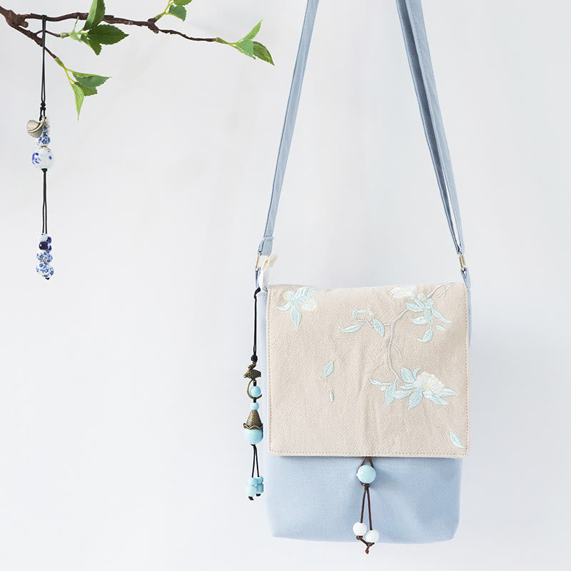 Bolso bandolera de lona con flores de ciruelo bordadas hechas a mano con Buddha Stones