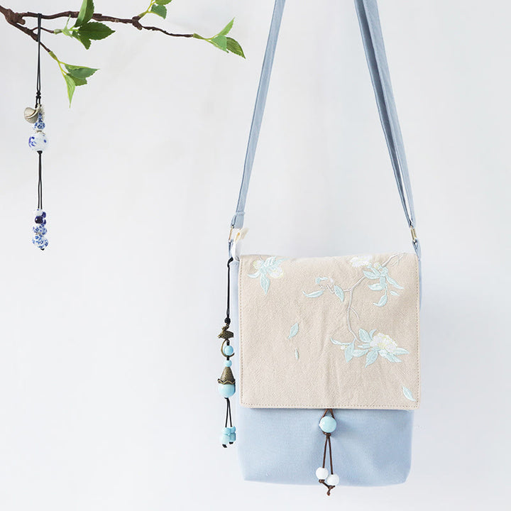Bolso bandolera de lona con flores de ciruelo bordadas hechas a mano con Buddha Stones