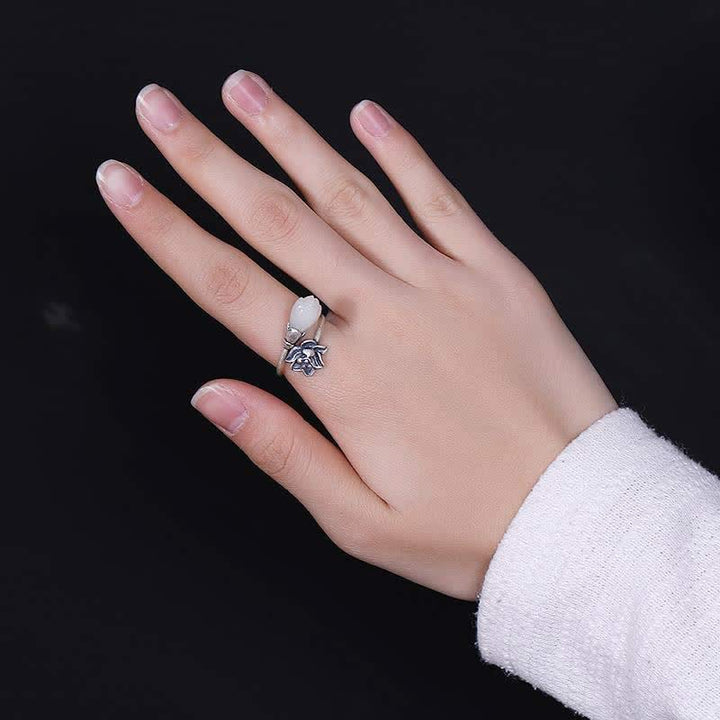 Anillo ajustable curativo con equilibrio de cobre y loto de Jade y Buddha Stones
