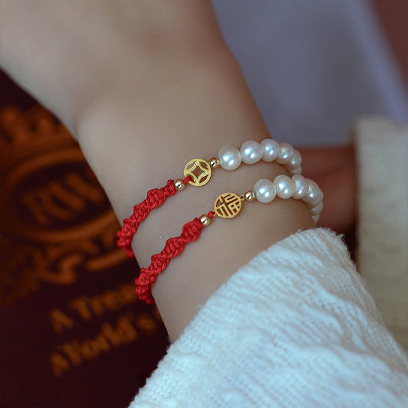 Pulsera de hilo rojo trenzada con protección de la suerte y perlas chapadas en oro de 14 quilates