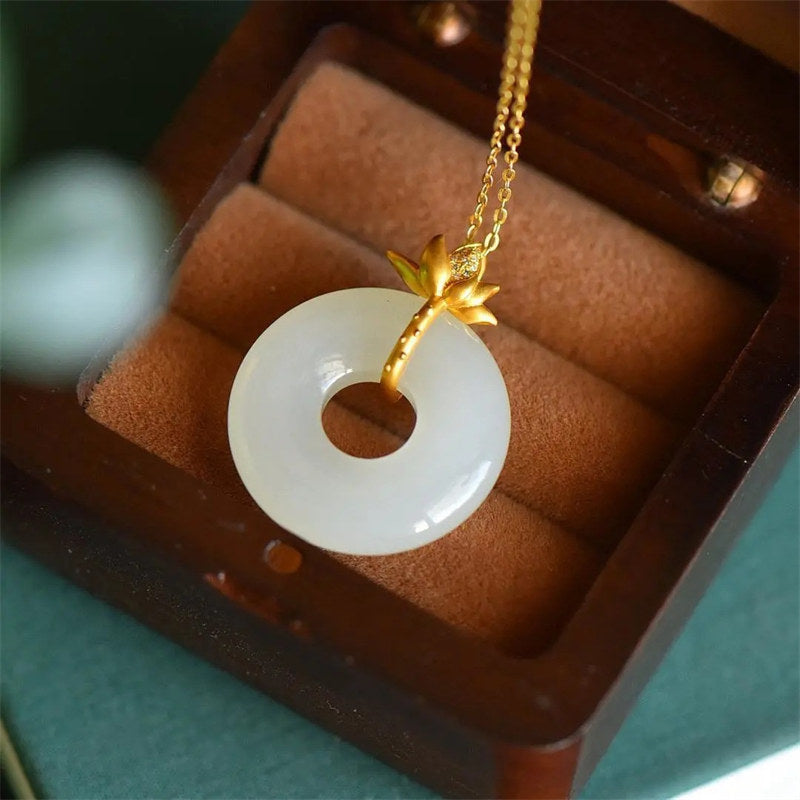 Colgante de collar de armonía de loto de jade blanco - image 4