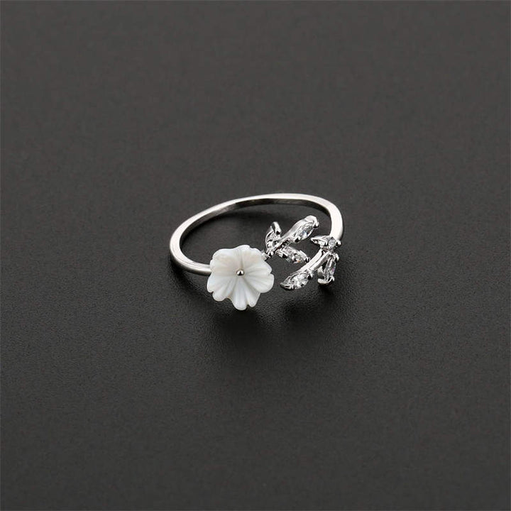 Anillo de la suerte de cobre con diseño de hojas de flor de ciruelo y Buddha Stones