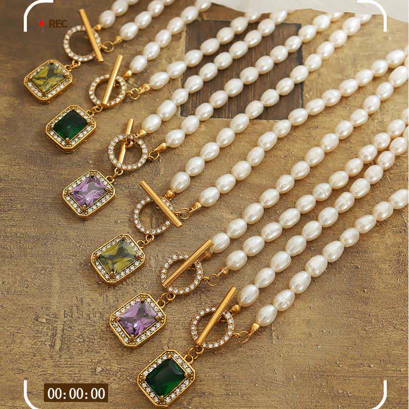 Colgante de collar con dije de riqueza de circonitas y perlas
