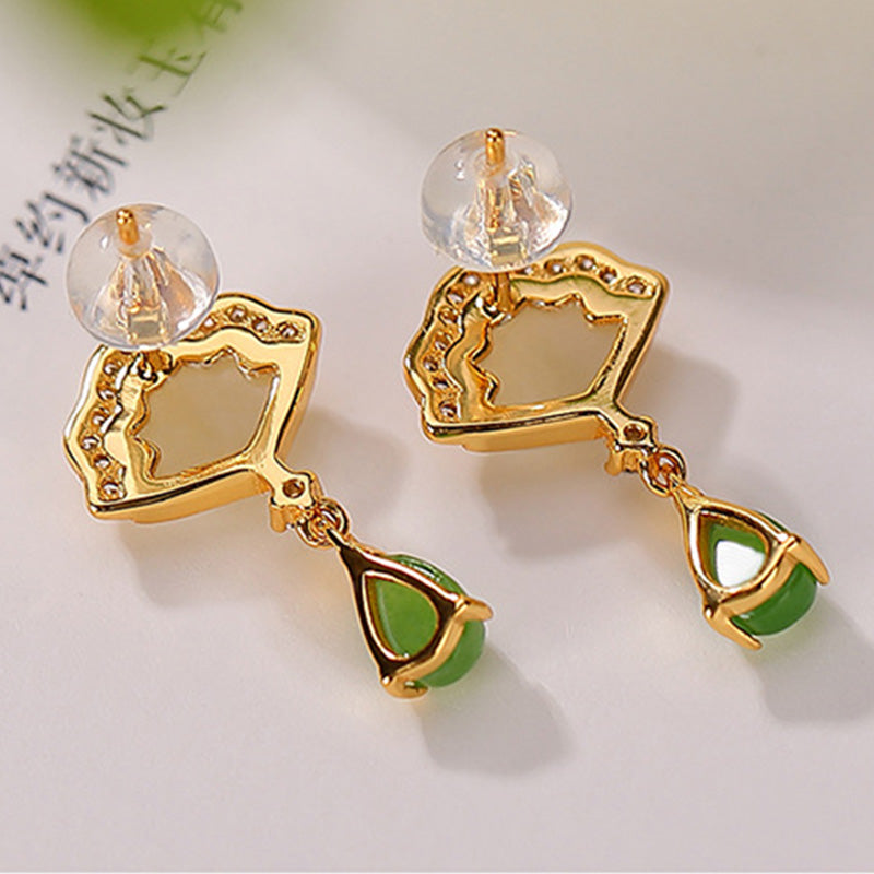 Pendientes colgantes de suerte con diseño de gota de agua y abanico de jade blanco con Buddha Stones