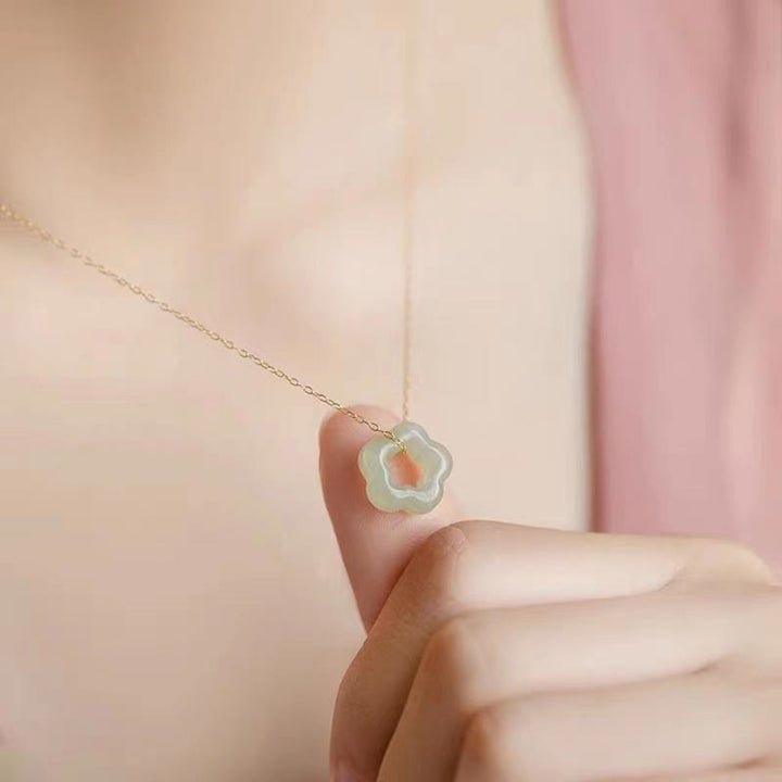 Colgante de collar con dije floral de la suerte de jade cian de jade hetiano con Buddha Stones