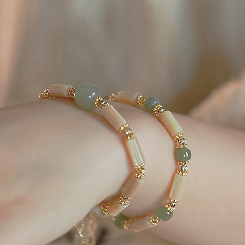 Pulsera con patrón de bambú con cuentas de jade hetiano de piedra Tridacna chapada en oro de 14 quilates con Buddha Stones