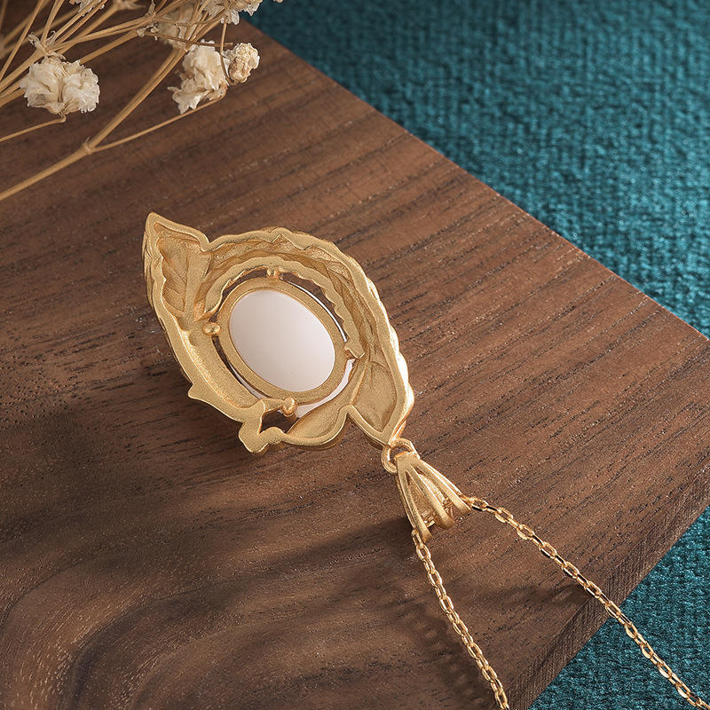 Colgante de collar de bendición de cobre de pavo real de jade blanco