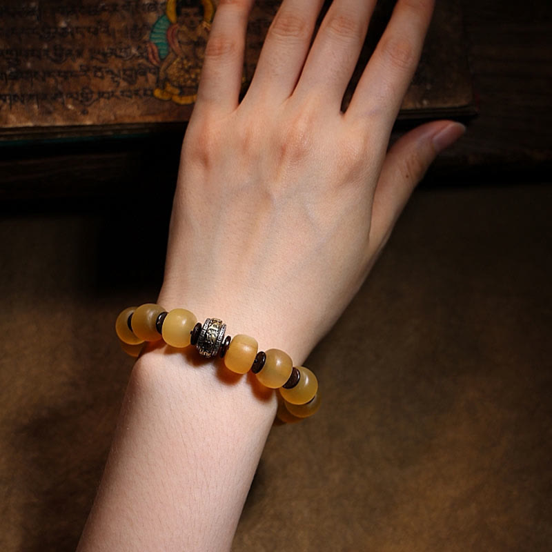 Pulsera auspiciosa hecha a mano con Buddha Stones , cuerno de oveja tibetano, Om Mani Padme Hum