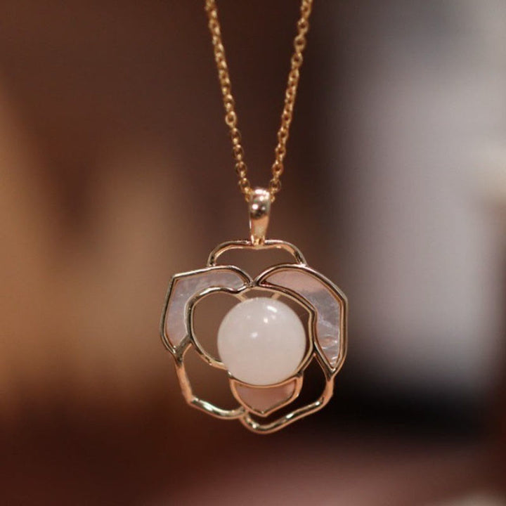 Buddha Stones Plata de ley 925 chapada en oro Postes Hetian Blanco Jade Tridacna Piedra Camelia Flor Suerte Collar Colgante Anillo Pendientes