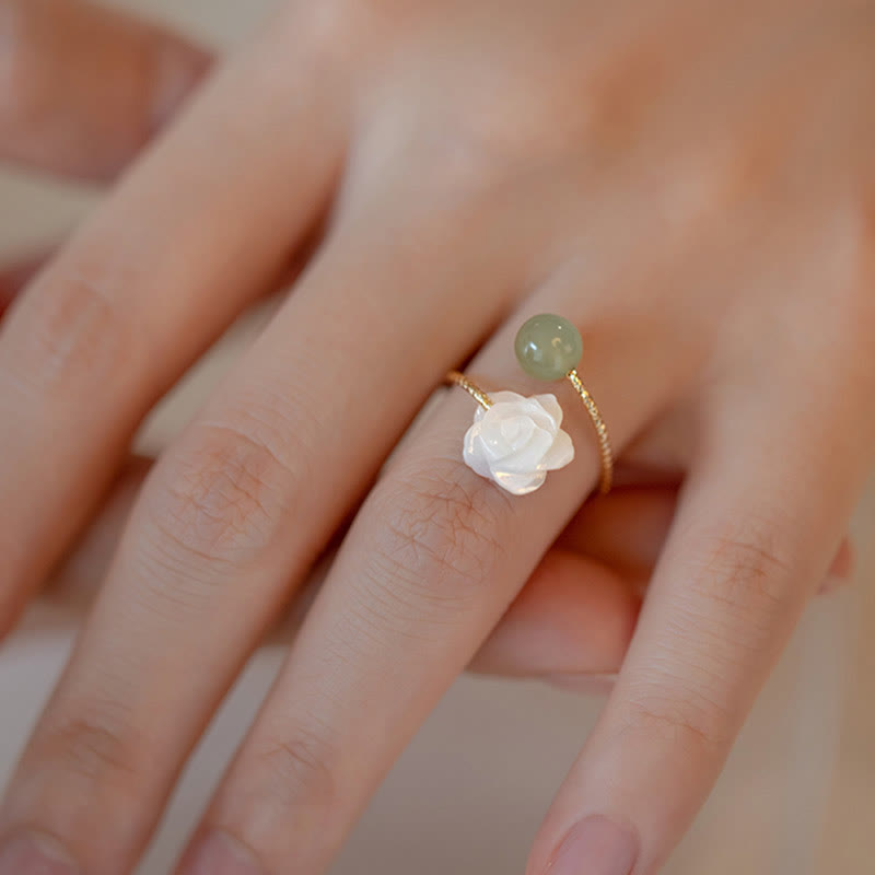 Buddha Stones Anillo de bendición con cuentas de jade, piedra tridacna chapada en oro de 14 quilates, flor rosa