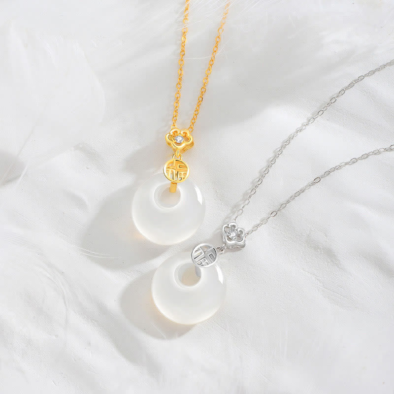 Colgante de plata de ley 925 con Buddha Stones y ágata blanca con el símbolo de la suerte y la felicidad - image 0