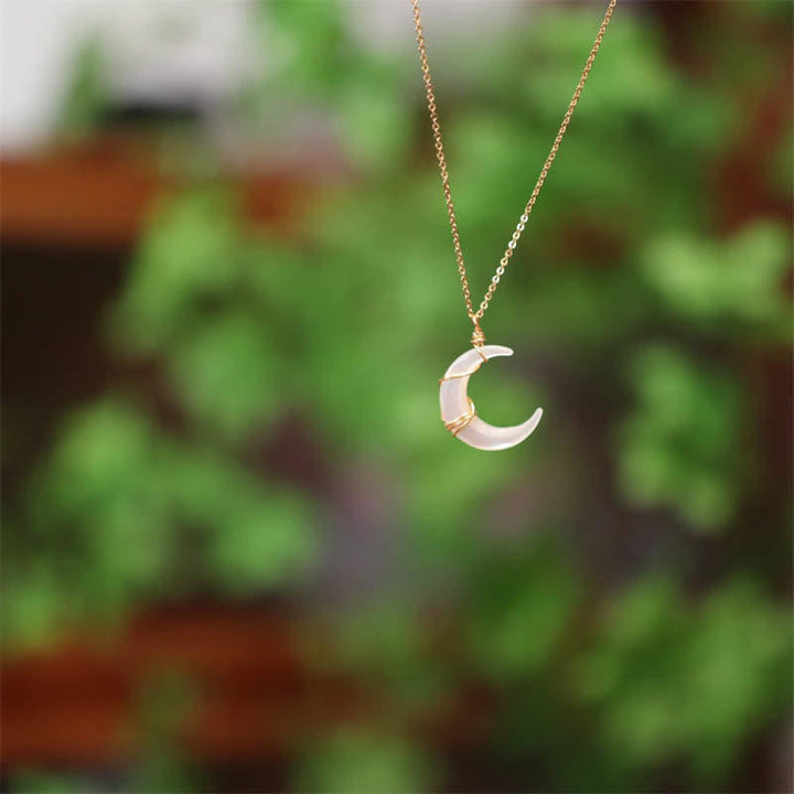 Colgante de collar con bendición de luna creciente, piedra Tridacna Natural de Buddha Stones
