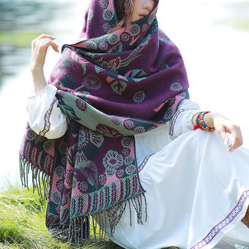 Bufanda de viaje acogedora con diseño de hojas florales y flores tibetanas de Buddha Stones