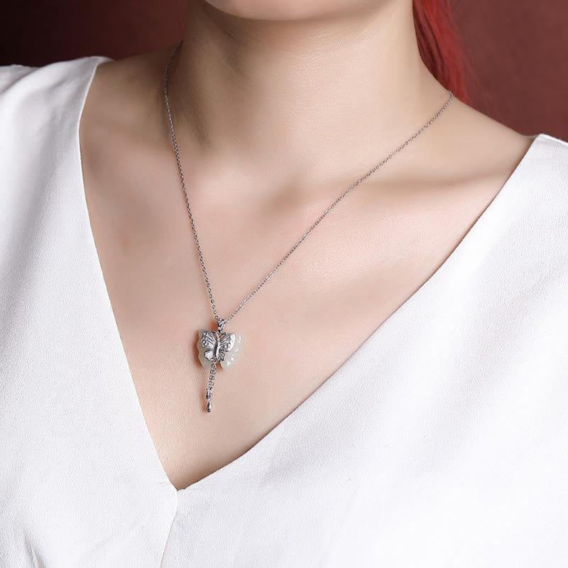 Colgante de collar con colgante de mariposa de jade blanco hetiano chapado en plata de ley 925 con Buddha Stones