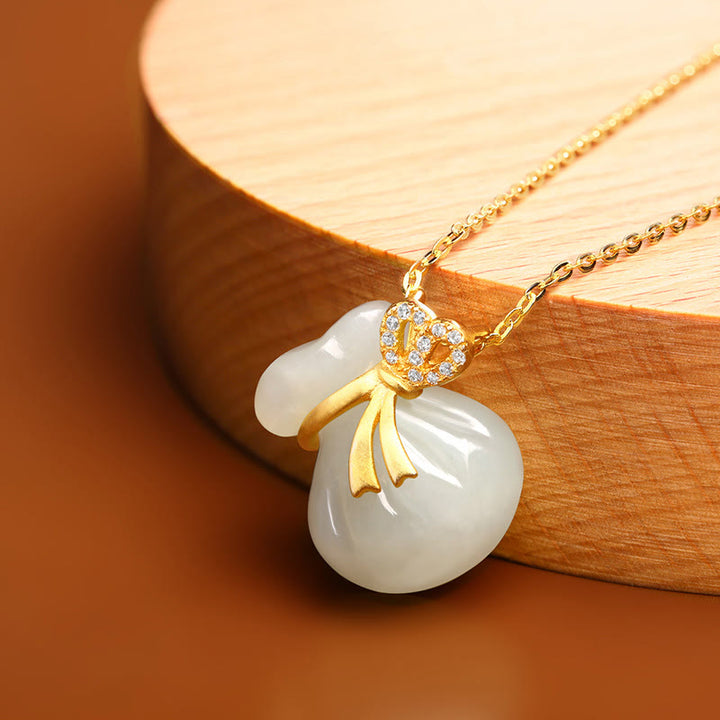 Collar con colgante de bolsa de dinero de la suerte, jade blanco hetiano natural, Buddha Stones