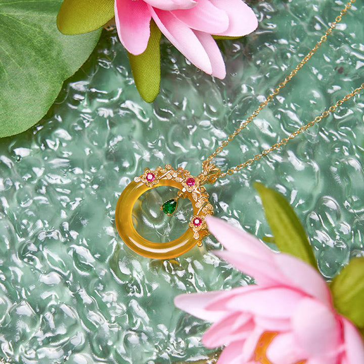 Colgante de collar de fuerza con diseño de hebilla de paz de Calcedonia verde con Buddha Stones
