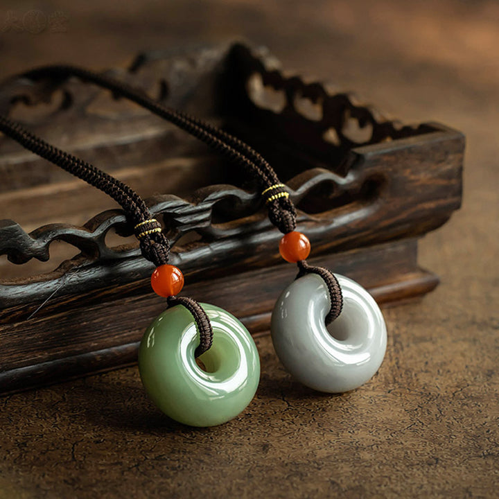 Colgante redondo natural del collar de la suerte de la hebilla de la paz del jade gris del jade