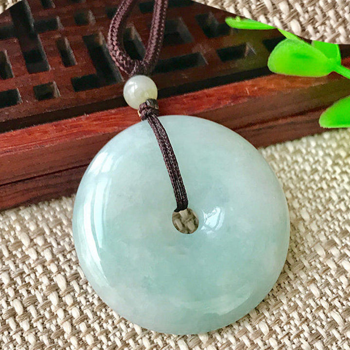 Colgante de collar de suerte con hilo de jade redondo de Buddha Stones