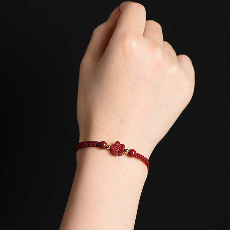 Pulsera de hilo rojo con Buddha Stones, trébol de cuatro hojas, flor de cinco pétalos, bendición de cinabrio