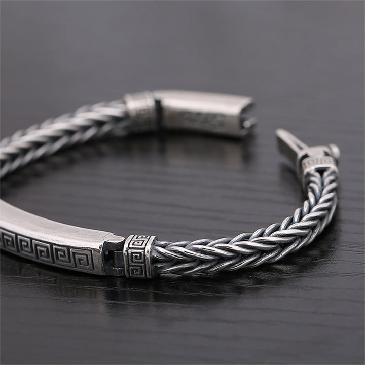 Pulsera de la suerte grabada con patrón de esvástica
