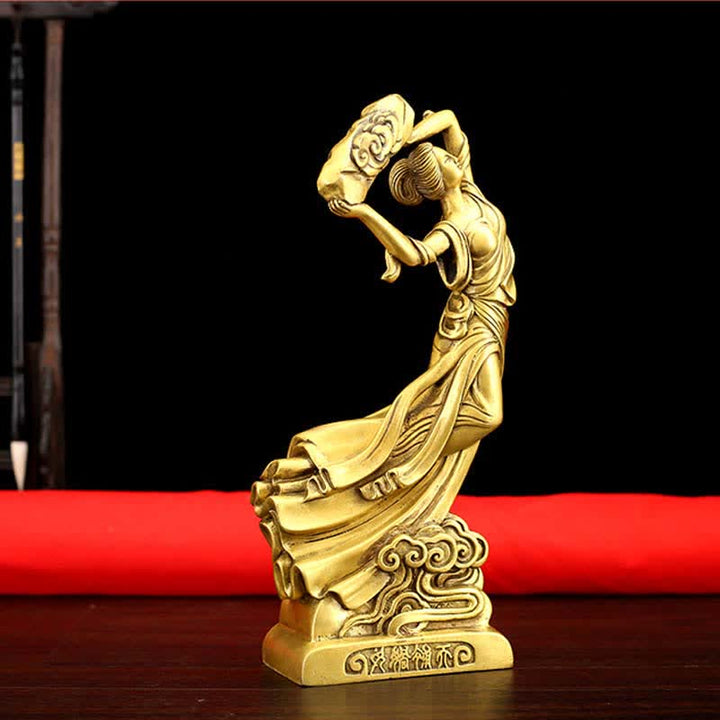 Bodhisattva Nuwa repara la decoración de la estatua de cobre de protección del cielo
