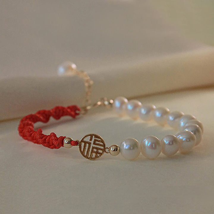 Pulsera de hilo rojo trenzada con protección de la suerte y perlas chapadas en oro de 14 quilates