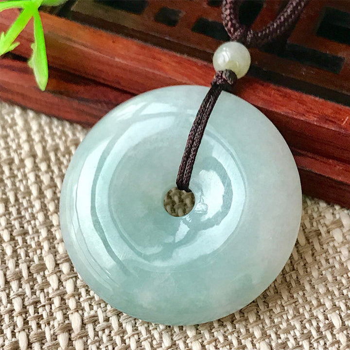 Colgante de collar de suerte con hilo de jade redondo de Buddha Stones