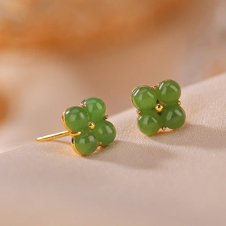 Pendientes de tuerca de la suerte con trébol de cuatro hojas de jade cian natural chapado en plata de ley 925 con Buddha Stones