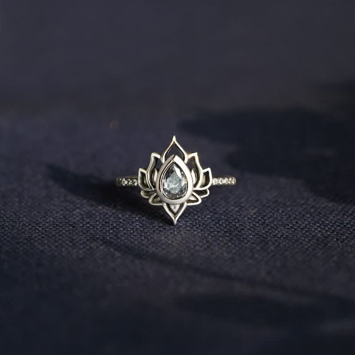 Anillo de protección de bendición de circonita de loto de plata de ley con Buddha Stones