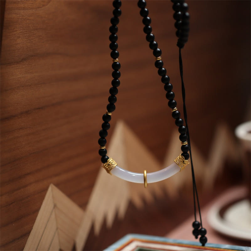 Colgante de collar con cuentas de protección de calcedonia de ónix negro de plata de ley 925