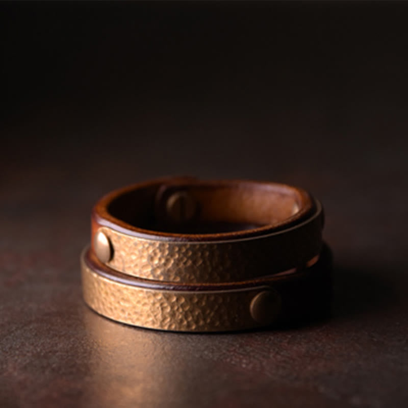 Brazalete de pulsera de cuero de cobre y latón con textura hecha a mano Vintage con Buddha Stones