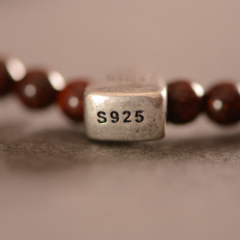 Pulsera de triple envoltura de protección de carácter Fu de sándalo rojo de hoja pequeña india de plata de ley 925 con Buddha Stones