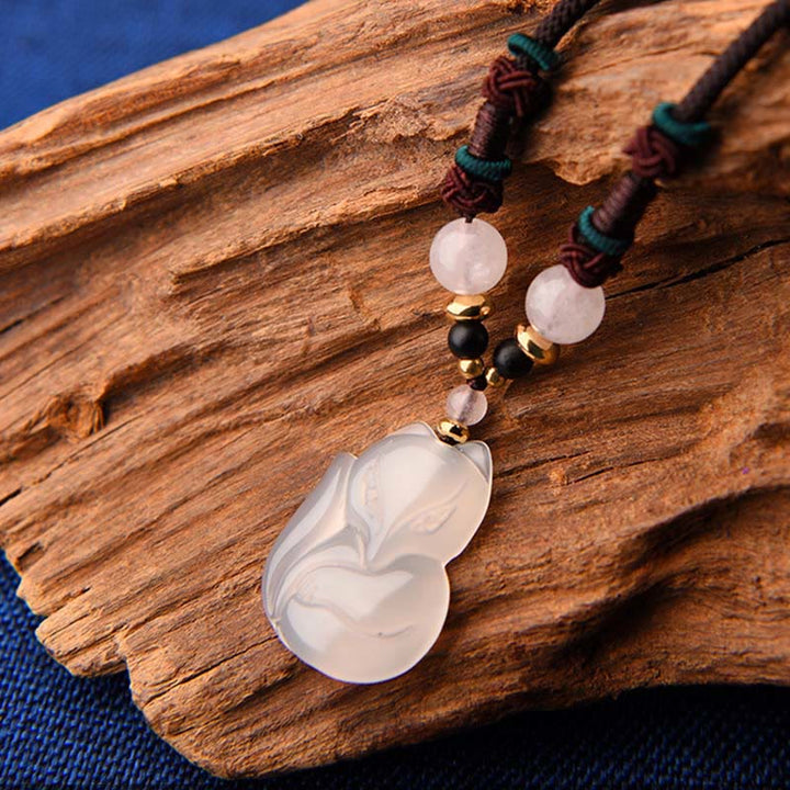 Collar con colgante de cadena de armonía con cuentas de cristal rosa de zorro de calcedonia con Buddha Stones