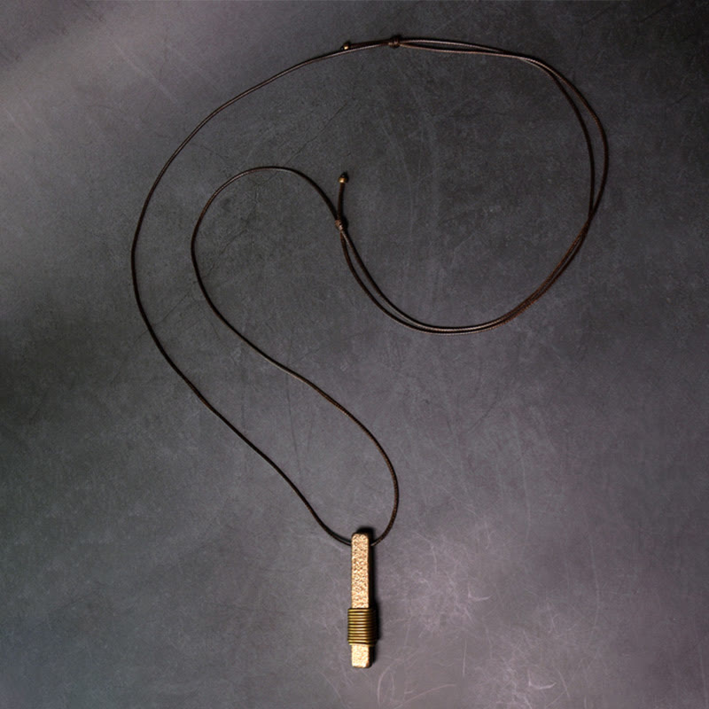 Collar con colgante de riqueza de latón y cobre con diseño texturizado vintage de Buddha Stones - image 9