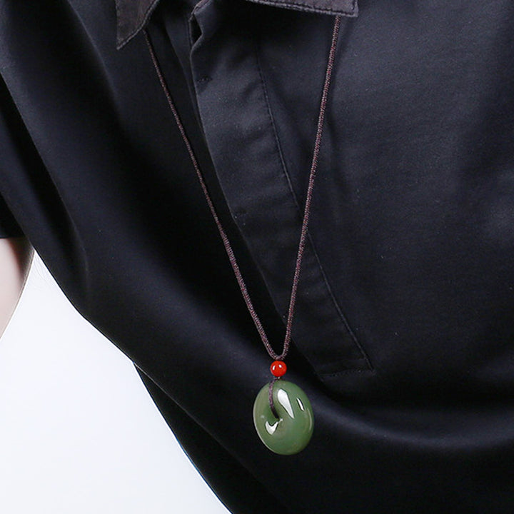 Colgante de cadena de collar de prosperidad con hebilla de paz de jade redondo natural