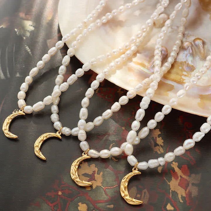 Colgante de collar tranquilo con luna creciente y perlas