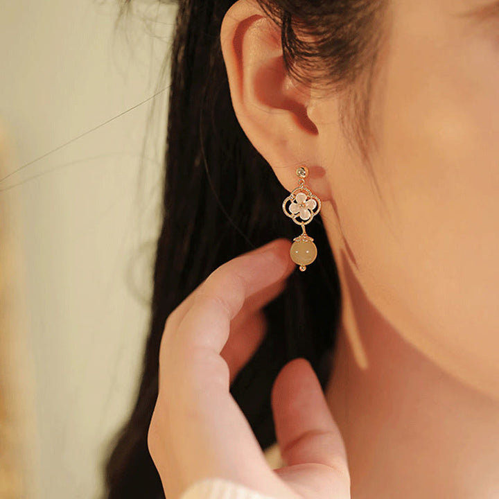 Pendientes colgantes de bendición con cuentas de jade, flor de piedra Tridacna de Buddha Stones