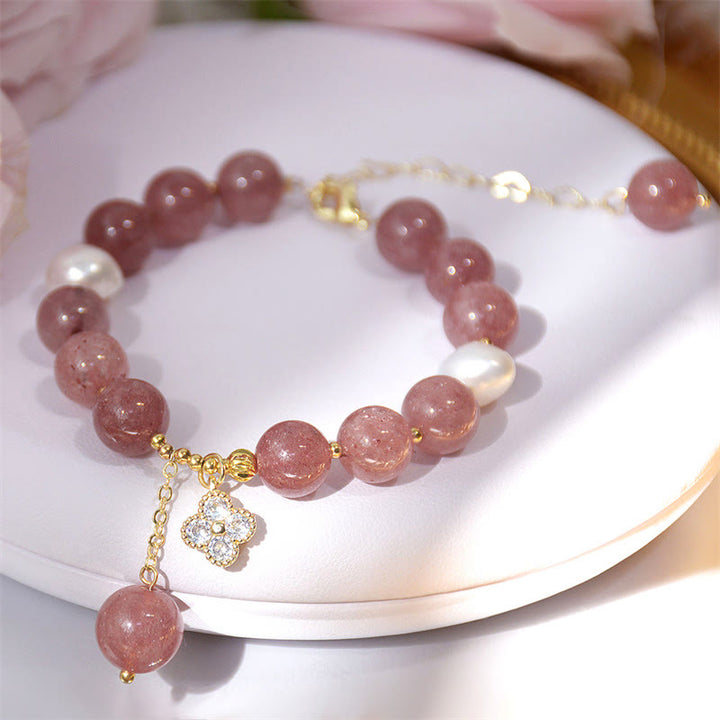 Pulsera de amor con trébol de cuatro hojas y perlas de cuarzo fresa natural con Buddha Stones