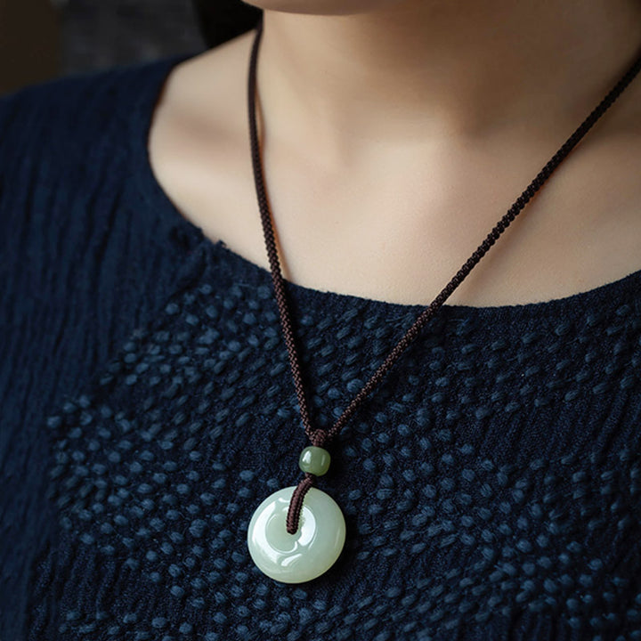 Colgante de collar de prosperidad de suerte con hebilla de paz de jade redondo natural